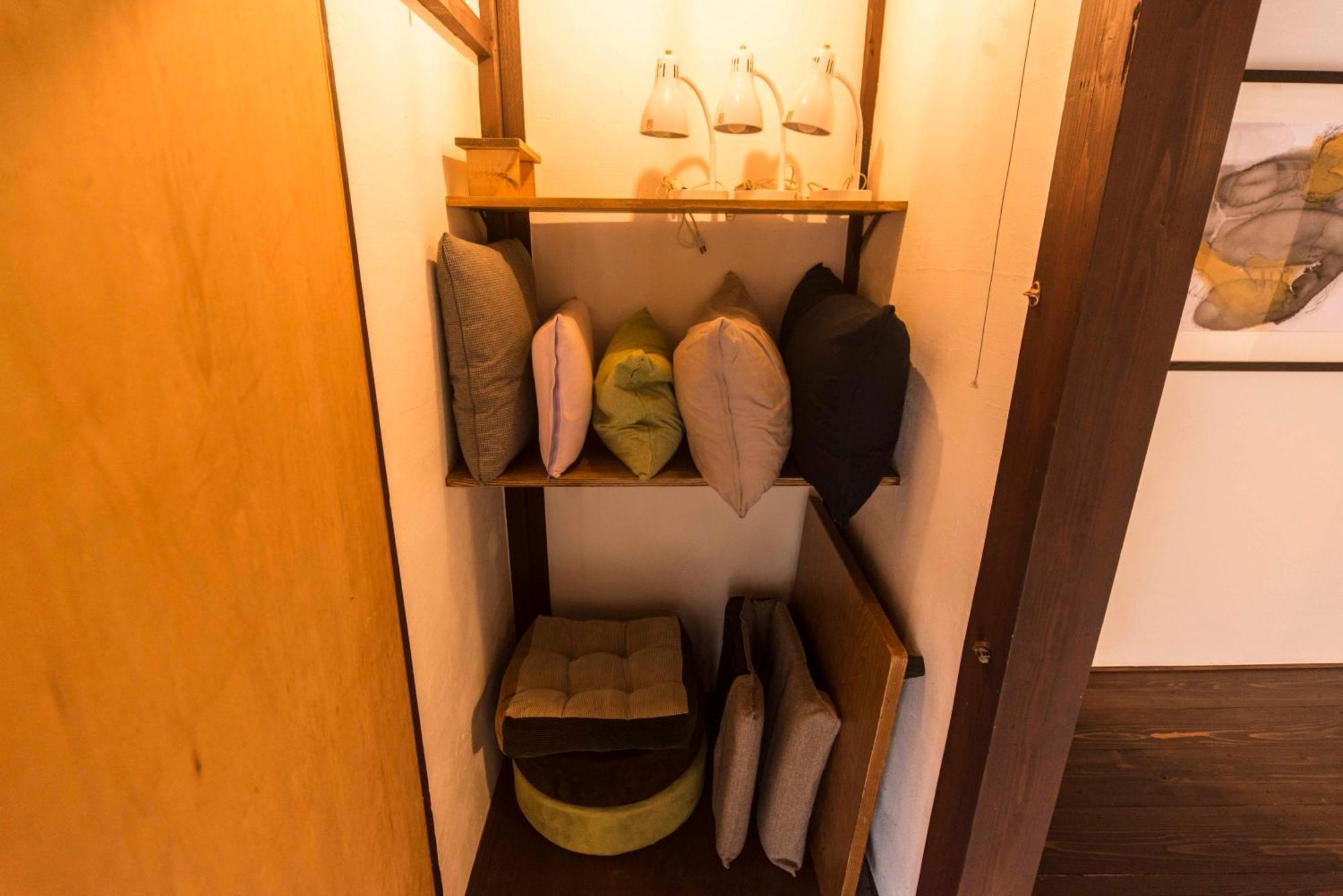 Book & Guesthouse Hitotomaru Toyooka  Δωμάτιο φωτογραφία
